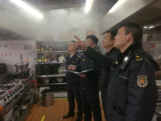 城市管理专项行动系列报道|油烟没了 噪音少了 市民的窗户打开了1.jpg